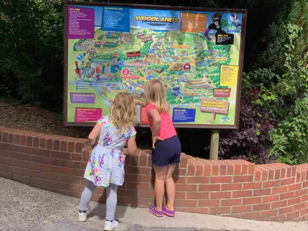 Children looking at Woodlands Family Theme Park site map