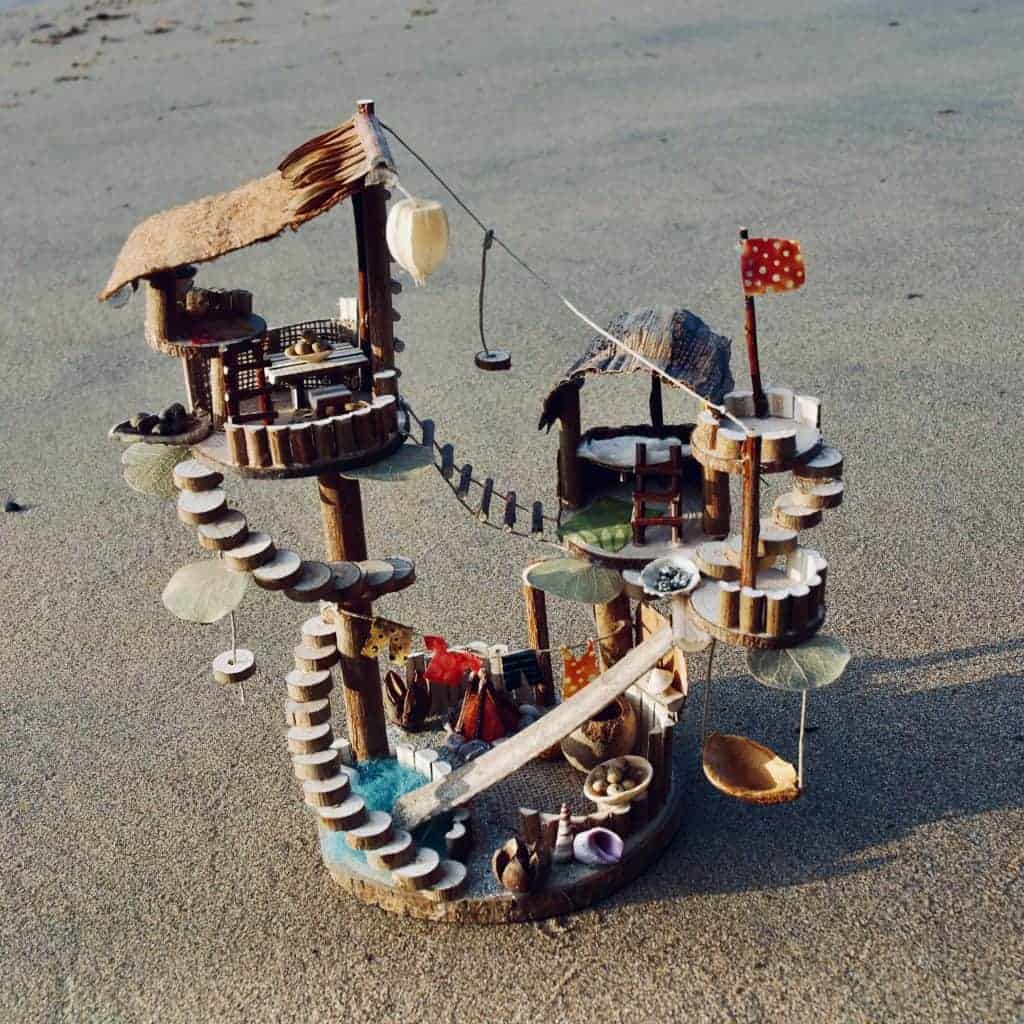Small dwelling made from natural materials
