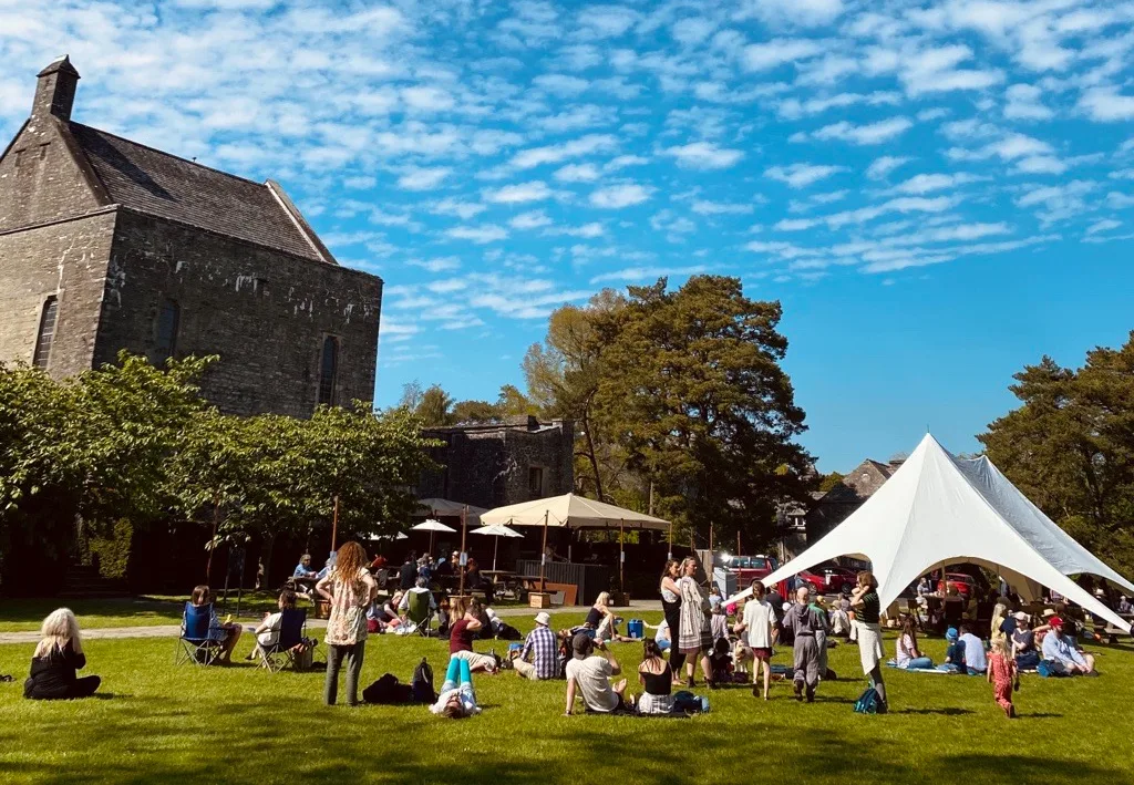 Great Lawn Session in front of Dartington Hall