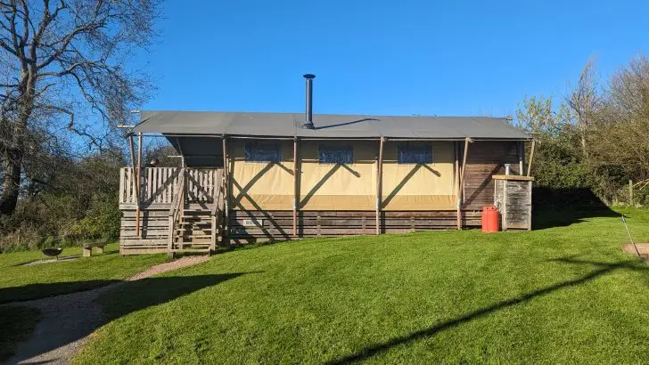 The side of the Birch Safari Tent at Valleyside Escapes
