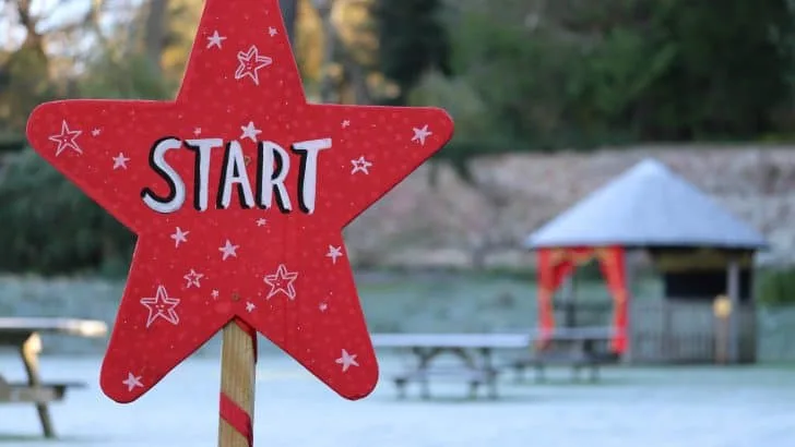 Red star shaped start sign for a Christmas trail at Greenway National Trust